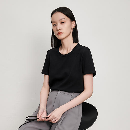 IN AND ON53149绿色纯棉基础款圆领T恤女短袖重工纯色正肩内搭打底上衣 商品图6