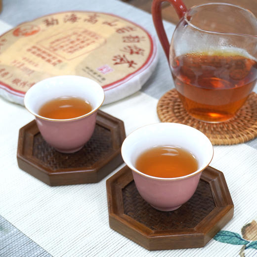 2012年下关高山岩韵普洱茶生茶饼 精选8年陈老料配制 岩韵滋味独特 干仓真品好口感 商品图9