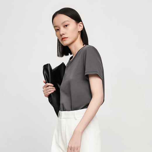 IN AND ON53149绿色纯棉基础款圆领T恤女短袖重工纯色正肩内搭打底上衣 商品图4