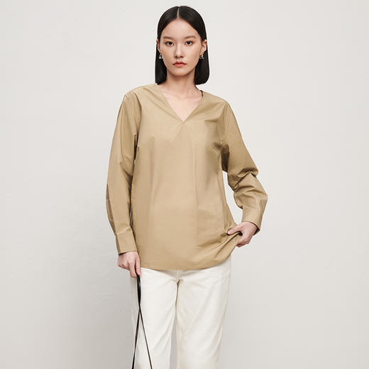 IN AND ON 春秋新款衬衫女纯棉纯色简约质感百搭宽松V领上衣 商品图3