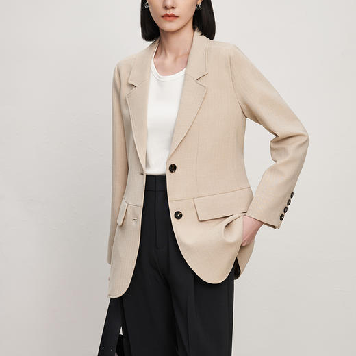 IN AND ON2023春季新款人字纹立裁收腰西装黑色通勤外套 商品图1