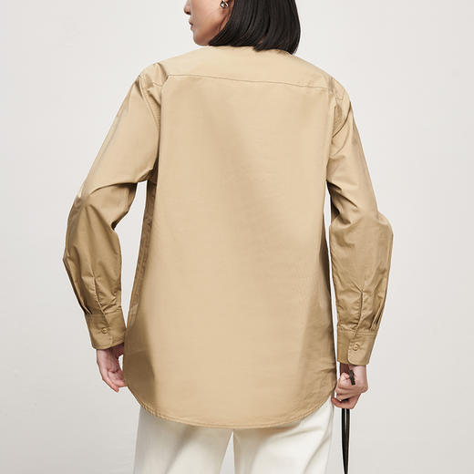 IN AND ON 春秋新款衬衫女纯棉纯色简约质感百搭宽松V领上衣 商品图2