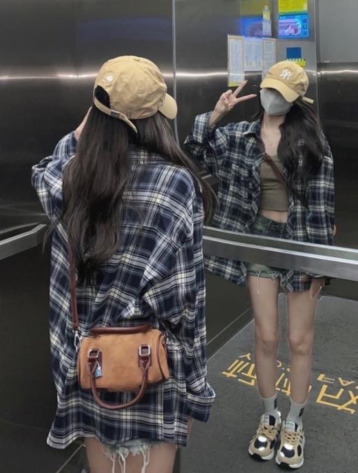 【幂式蓝白纹格衬衫】简单粗暴❗️赔钱甩货‼️幂式穿搭神器💥上身非常显白显气质‼️ ✅百分百纯棉👉舒适透气💨宽松版型设计！ 商品图2