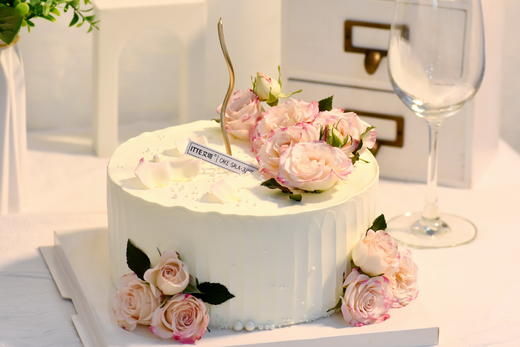 【折射玫瑰】动物奶油、新鲜水果夹心、糯米蛋糕胚；鲜花水果蛋糕，粉色的花朵，就像折射一束光，充满无尽魅力~ 商品图2