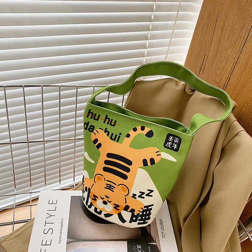 ZX-213大容量水桶包帆布涂鸦帆布包时尚手提包 商品图4