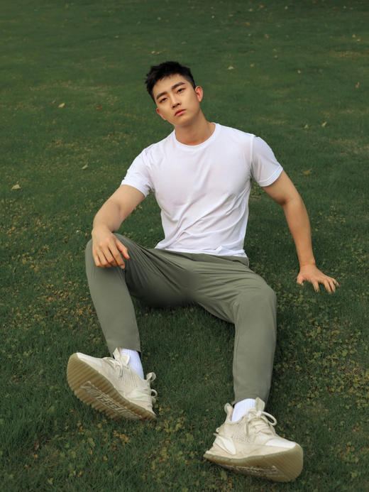 【特*步同款速干衣】同源工厂剪标速干衣 ✅细腻轻薄，排汗秒干 ✅耐磨不起球，春夏必备 ✅黑白两色基础款，简约百搭 ✅尺码从S-4XL，70-215斤都能穿可正式可休闲可运动，可做情侣款，实穿必入！ 商品图1