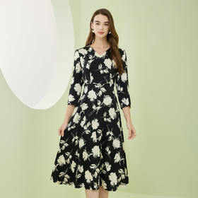 NF860斯尔丽瑟俪2023年春夏新款圆领中袖印花连衣裙