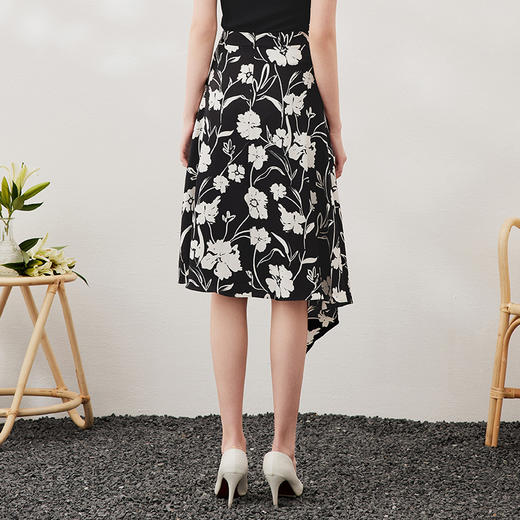 EITIE爱特爱夏季新款通勤时尚不规则裙摆印花半身裙7006703 商品图4