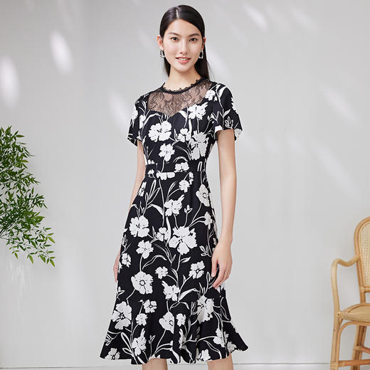 EITIE爱特爱夏季新款修身显瘦优雅蕾丝拼接领印花连衣裙7007713 商品图1