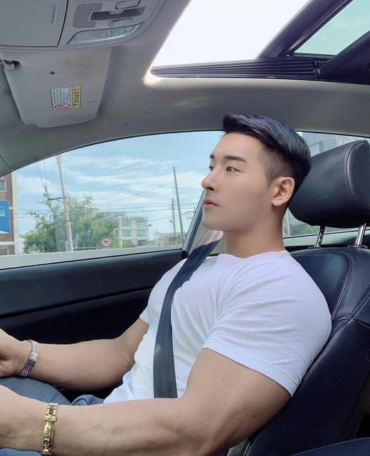 【特*步同款速干衣】同源工厂剪标速干衣 ✅细腻轻薄，排汗秒干 ✅耐磨不起球，春夏必备 ✅黑白两色基础款，简约百搭 ✅尺码从S-4XL，70-215斤都能穿可正式可休闲可运动，可做情侣款，实穿必入！ 商品图2