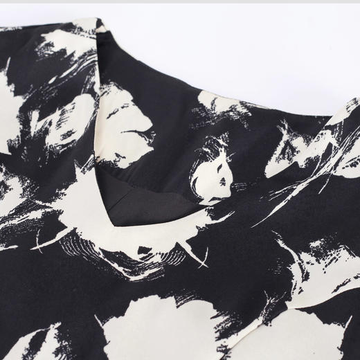 NF860斯尔丽瑟俪2023年春夏新款圆领中袖印花连衣裙 商品图4