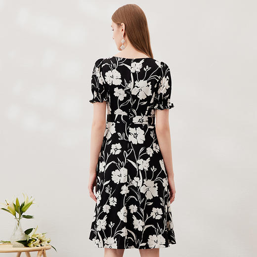 EITIE爱特爱夏季新款修身显瘦优雅V领印花连衣裙7007714 商品图4