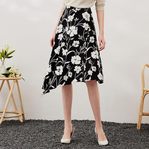 EITIE爱特爱夏季新款通勤时尚不规则裙摆印花半身裙7006703 商品图1