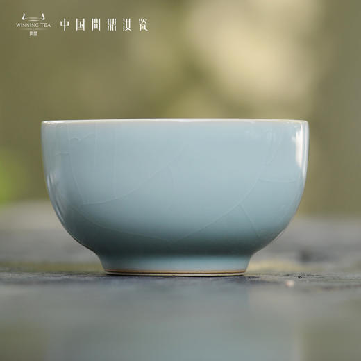 问鼎汝瓷紫金釉经典款天青听泉杯 商品图0