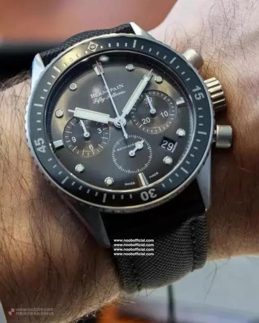 NOOB宝珀五十寻计时深潜器飞返计时码表问世了，直径43mm。【表壳】牙圈对版，立体感强！永不退色，手感爽滑且不伤肌肤。 商品图2