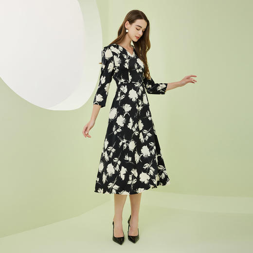 NF860斯尔丽瑟俪2023年春夏新款圆领中袖印花连衣裙 商品图3