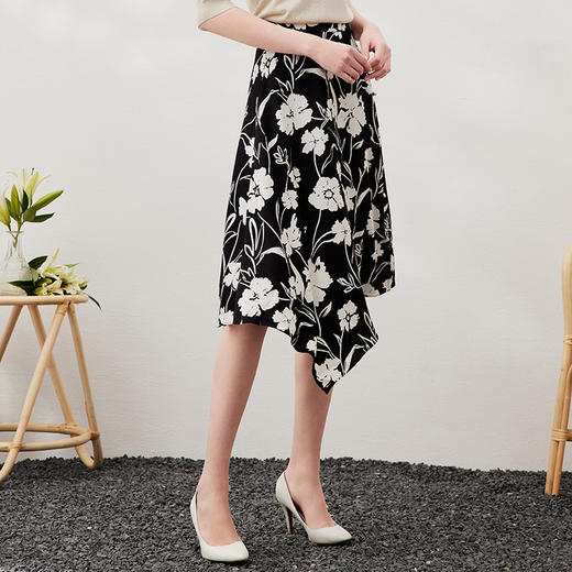 EITIE爱特爱夏季新款通勤时尚不规则裙摆印花半身裙7006703 商品图2
