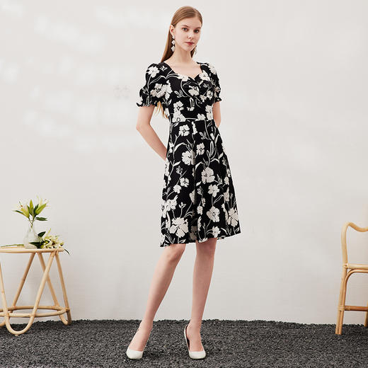 EITIE爱特爱夏季新款修身显瘦优雅V领印花连衣裙7007714 商品图3