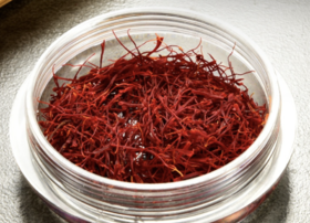 伊朗来的「花中黄金」！1年只取1次，男女都能喝的养生宝藏，还能泡酒、做菜...