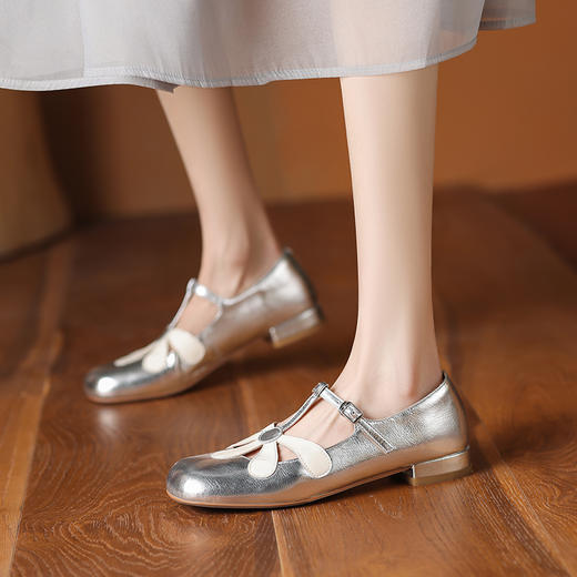 爆款小雏菊，清新减龄真皮镂空拼接浅口单鞋QQJ-JZ-689F 商品图3