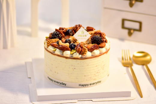 【海盐坚果蛋糕】动物奶油，海盐口味，坚果、蓝莓、黑莓，糯米蛋糕胚；独特风味的海盐蛋糕搭配坚果，美味plus+、口感plus+，健康plus~ 商品图0