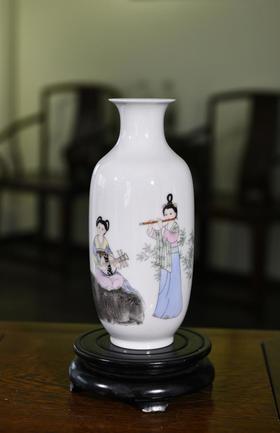 粉彩月下竹生韵赏瓶