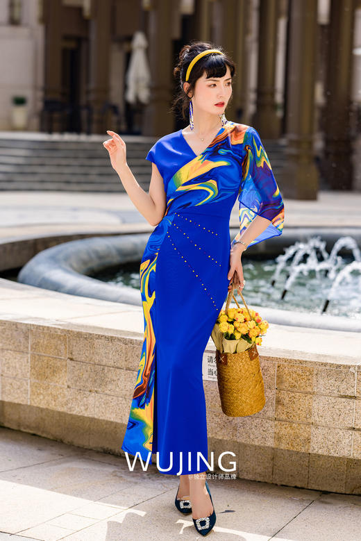 3022084 莱茵印月 克莱茵蓝连衣裙 雾境 商品图0