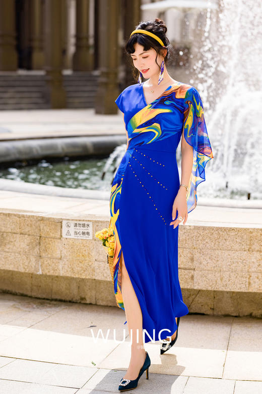 3022084 莱茵印月 克莱茵蓝连衣裙 雾境 商品图2