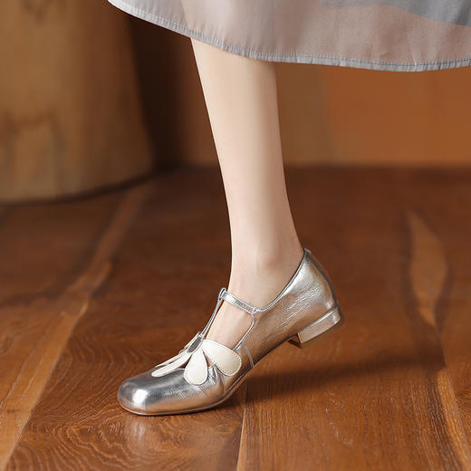 爆款小雏菊，清新减龄真皮镂空拼接浅口单鞋QQJ-JZ-689F 商品图4