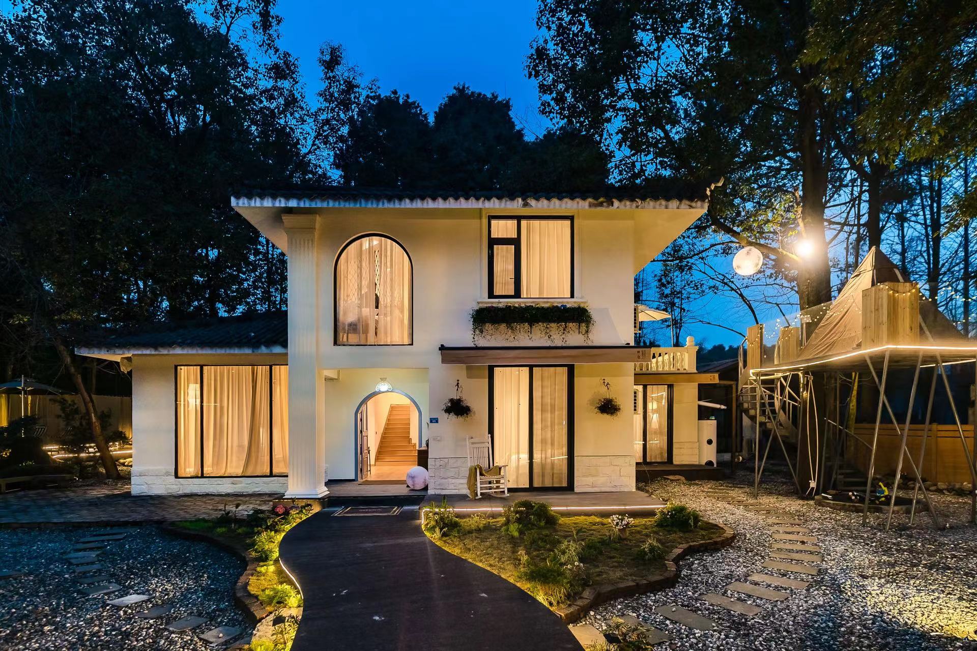 【青城山-156号院】5房温泉私汤别墅，青城前山景区旁，地暖、机麻、烧烤BBQ、避暑、玩水，青城山下的舒适小院SY