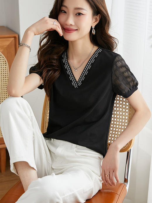 【专属特价】熙世界雪纺短袖拼接刺绣V领T恤女设计感小众黑色上衣2025夏装新款 商品图1