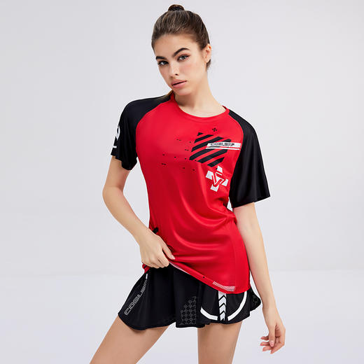 【折扣】科里芙 春夏新款运动跑步上衣女短袖时尚印花透气健身衣 商品图4