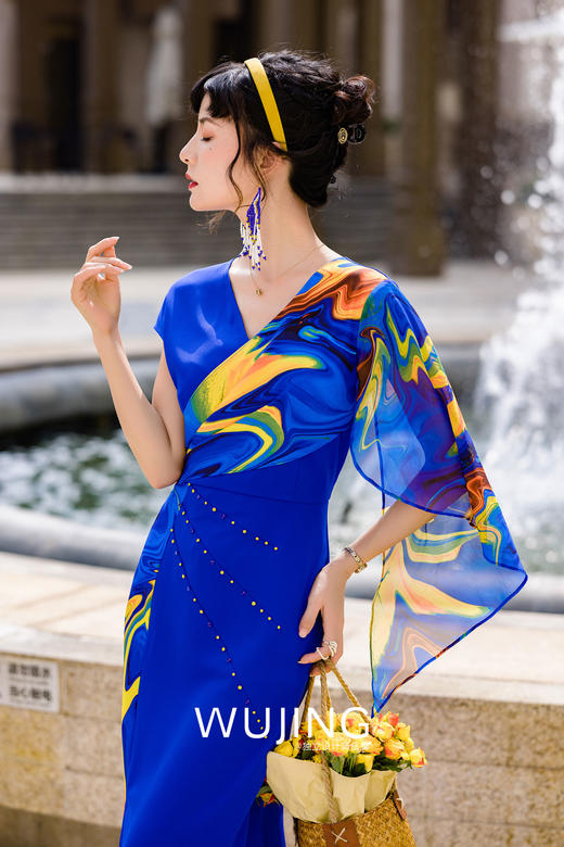 3022084 莱茵印月 克莱茵蓝连衣裙 雾境 商品图1