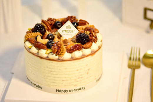 【海盐坚果蛋糕】动物奶油，海盐口味，坚果、蓝莓、黑莓，糯米蛋糕胚；独特风味的海盐蛋糕搭配坚果，美味plus+、口感plus+，健康plus~ 商品图1