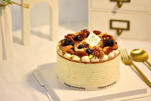 【海盐坚果蛋糕】动物奶油，海盐口味，坚果、蓝莓、黑莓，糯米蛋糕胚；独特风味的海盐蛋糕搭配坚果，美味plus+、口感plus+，健康plus~ 商品图2