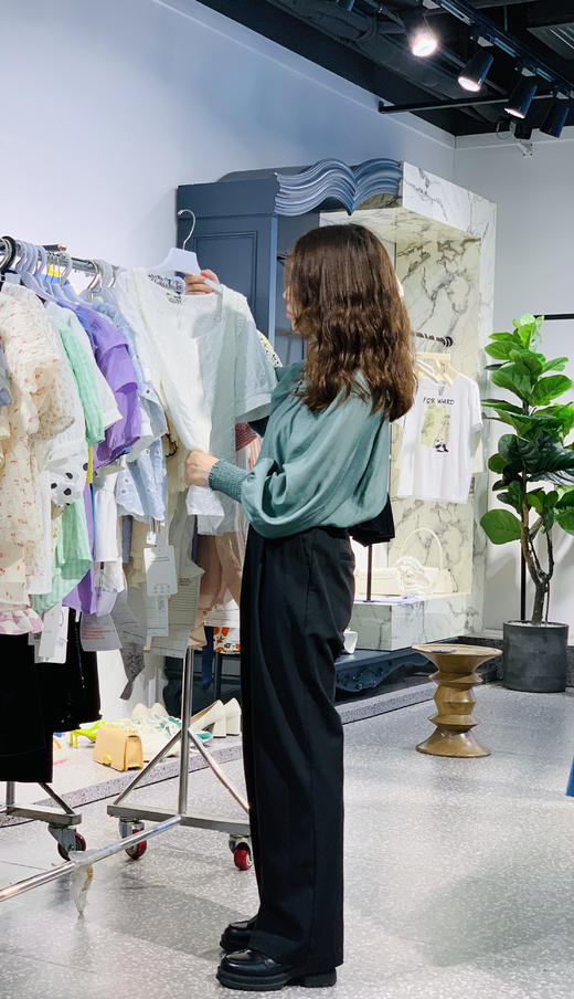 【百图lulu私服】【巴黎衬衫】木耳边，包扣 灯笼袖 打揽 长袖衬衫 商品图4