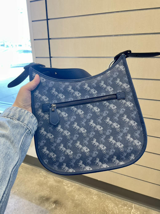 折扣店捡漏！coach专柜款Emery马车老花腋下单肩包 只要¥1260直邮到手 配防尘袋 商品图1