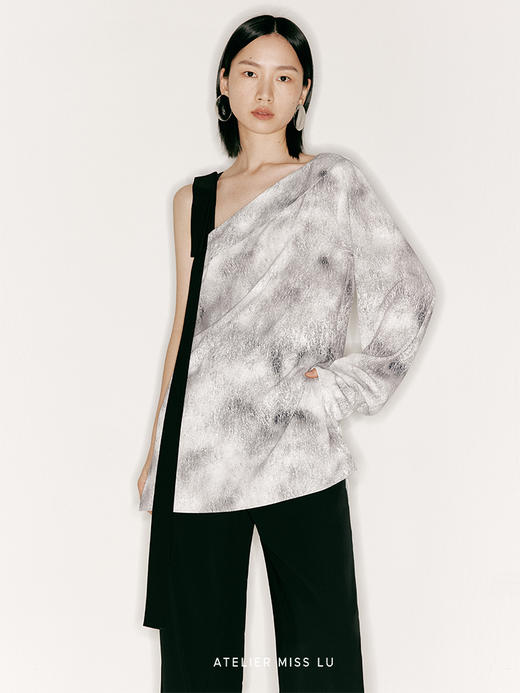 【理想后花园】品牌定制印花方条蝴蝶结飘带斜肩单袖上衣/230023B 商品图3