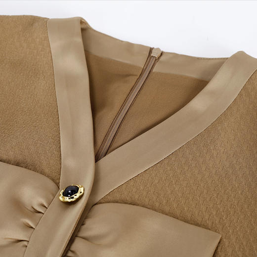 NF843斯尔丽瑟俪2023春夏新款时尚V领温柔蝴蝶结式拼接收腰显瘦连衣裙 商品图4