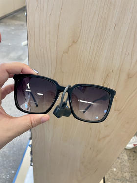 MCM女款墨镜黑色logo镜腿只要¥750百搭款 黑色渐变镜片