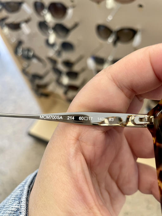 今天到店里试戴了！上脸很好看！有质感也很轻！MCM女款几何形墨镜🕶 60mm显脸小 有5色超低价￥750直邮到手！ 商品图2