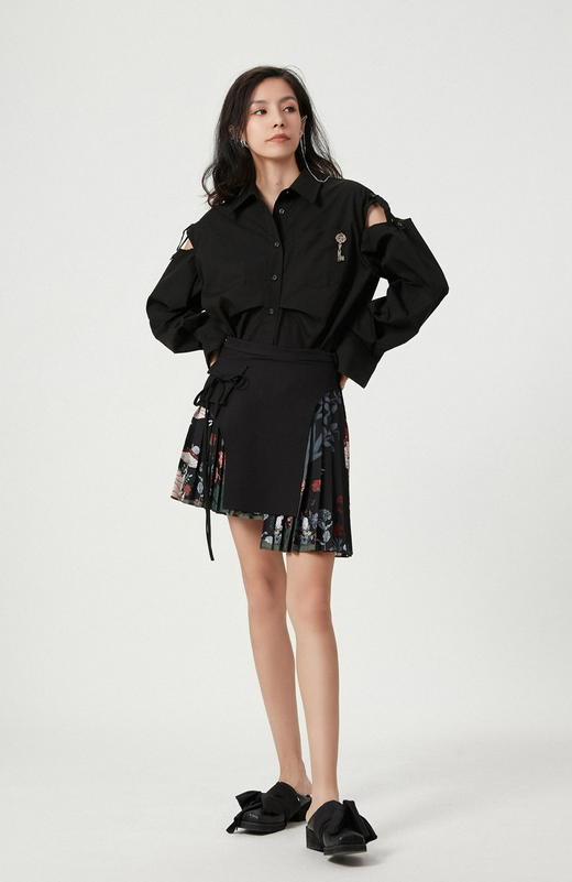 黑色钥匙绣花露肩袖衬衫 商品图2