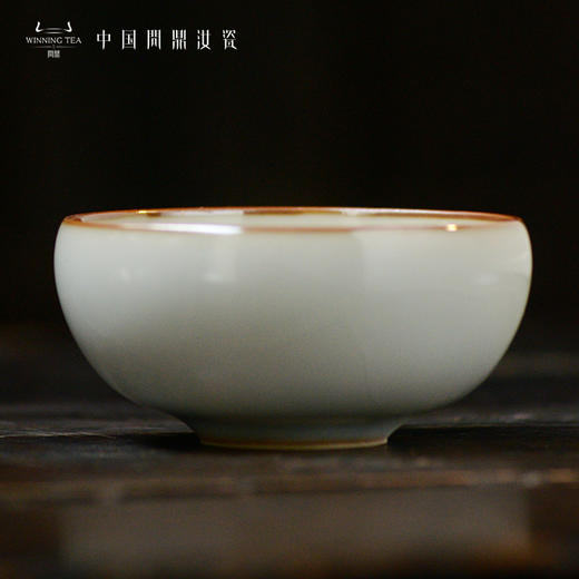 问鼎汝瓷紫金釉经典款月白平口杯 商品图0