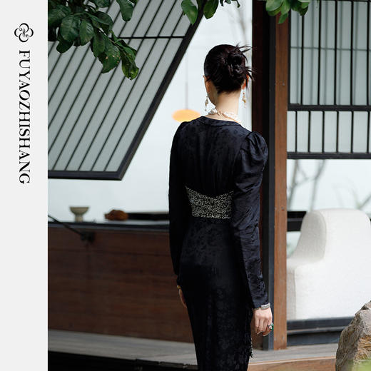 IWY/扶摇系列 V领单排扣显瘦连衣裙（不含抹胸）23FYQ104 商品图4