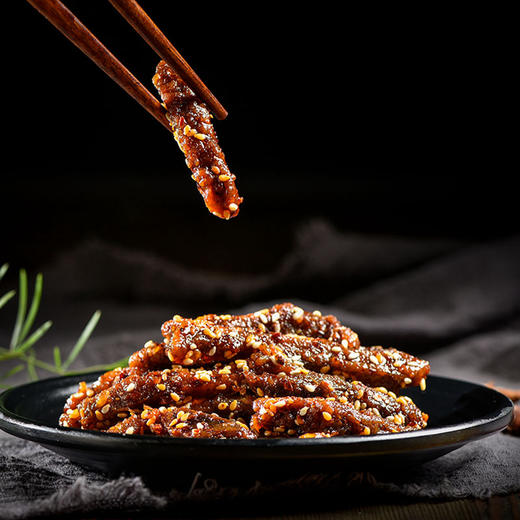 土家本色 湖北硒都恩施土家牛肉干手撕即食零食540克手提礼袋装（香辣、麻辣、五香三种口味） 商品图2