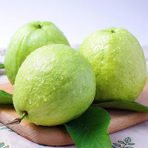 奶油芭乐健康绿色生态，现在口感正当时！🤓  硬着吃口感清爽，还可以加点酸梅粉，味道保证绝绝子，放软之后口感香甜软糯，别有一番滋味！💕 商品图4