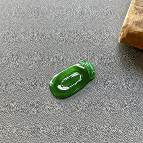 冰种阳绿辣色翡翠福在眼前