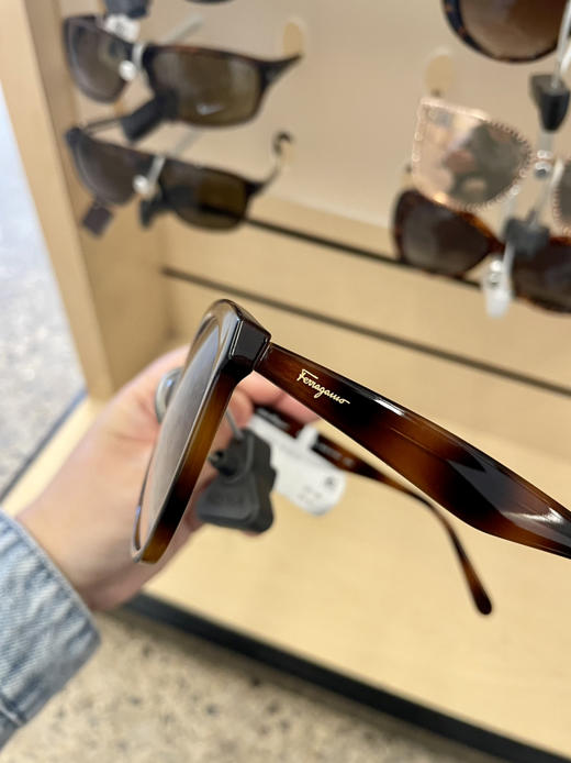 SF菲拉格慕女款墨镜玳瑁色 棕色渐变镜片只要¥889直邮到手！ 商品图2