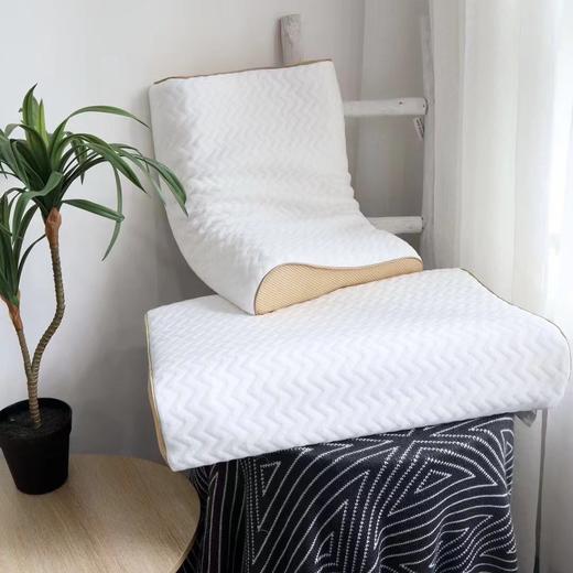 轻奢按摩颗粒乳胶枕 商品图0