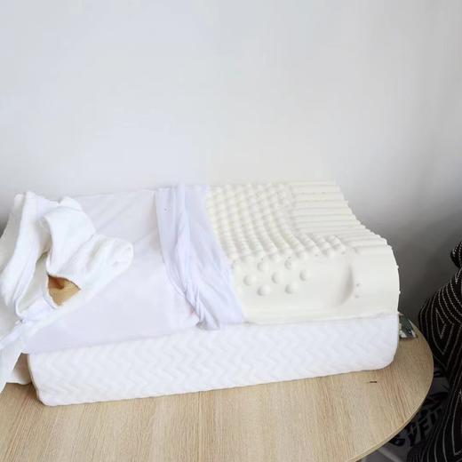 轻奢按摩颗粒乳胶枕 商品图2